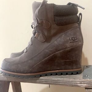Ugg suede Wedge waterproof boot size 8